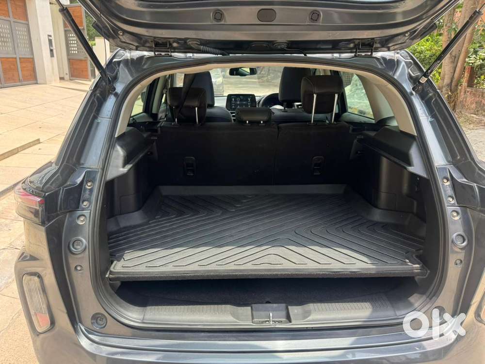 Maruti Suzuki Grand Vitara 1.5 Alpha Plus Intelligent Hybrid Ecvt, 2..