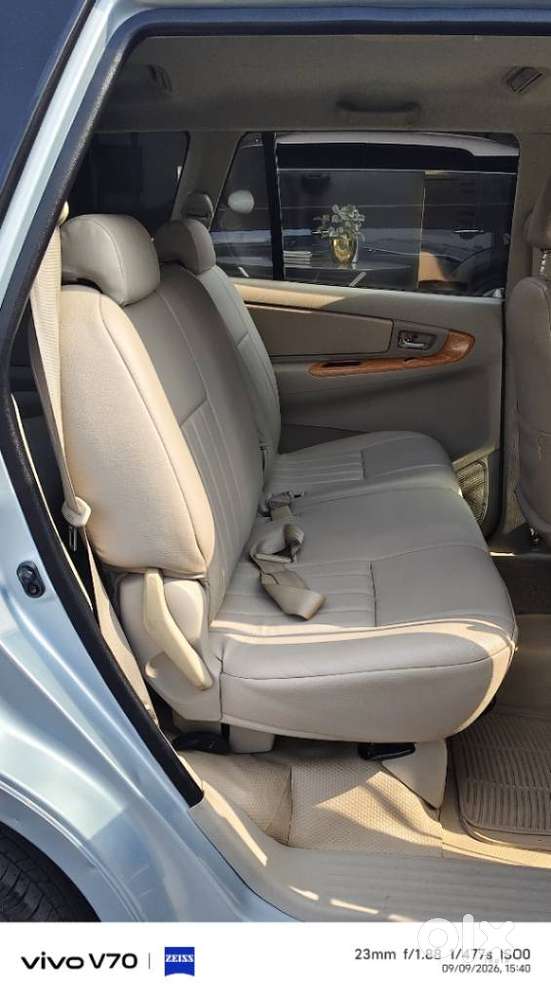 Toyota Innova 2.5 V Diesel 8-seater, 2011, Diesel