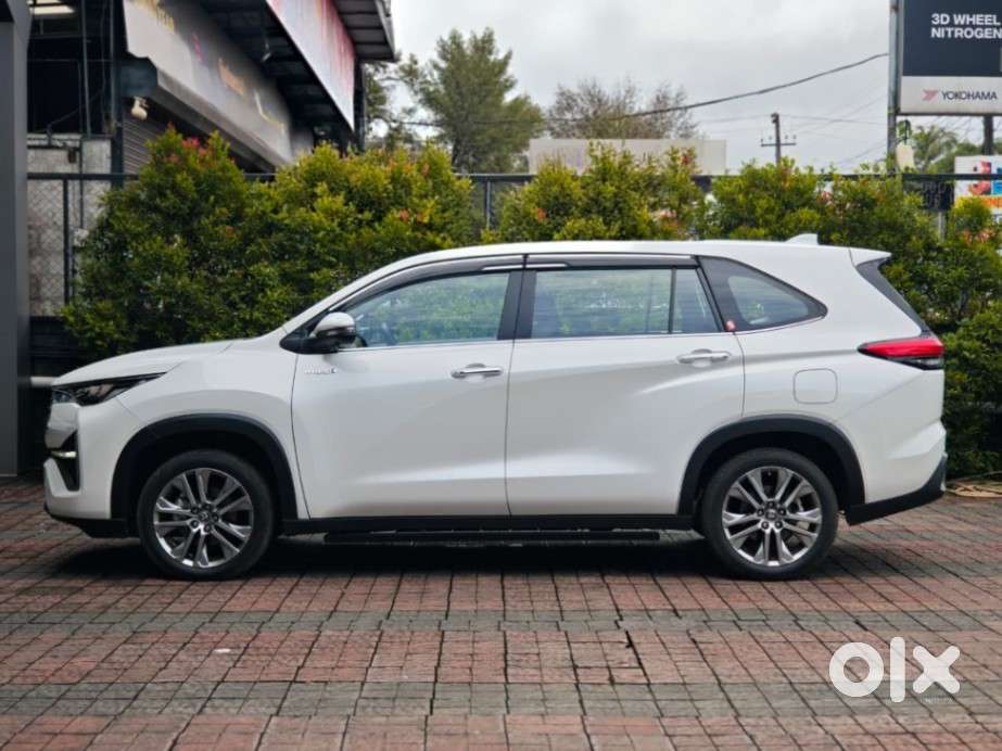Toyota Innova Hycross 2.0 Zx (o) Hybrid 7 Str, 2023, Petrol