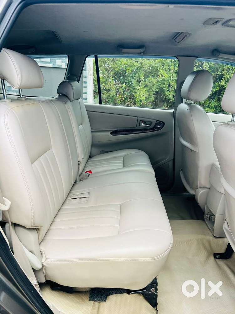 Toyota Innova 2.5 V 8 Str, 2013, Diesel