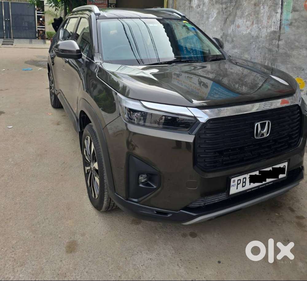 Honda Elevate ( Late 2023 Regd In Jan' 24), New(< 8k Driven), Sunroof