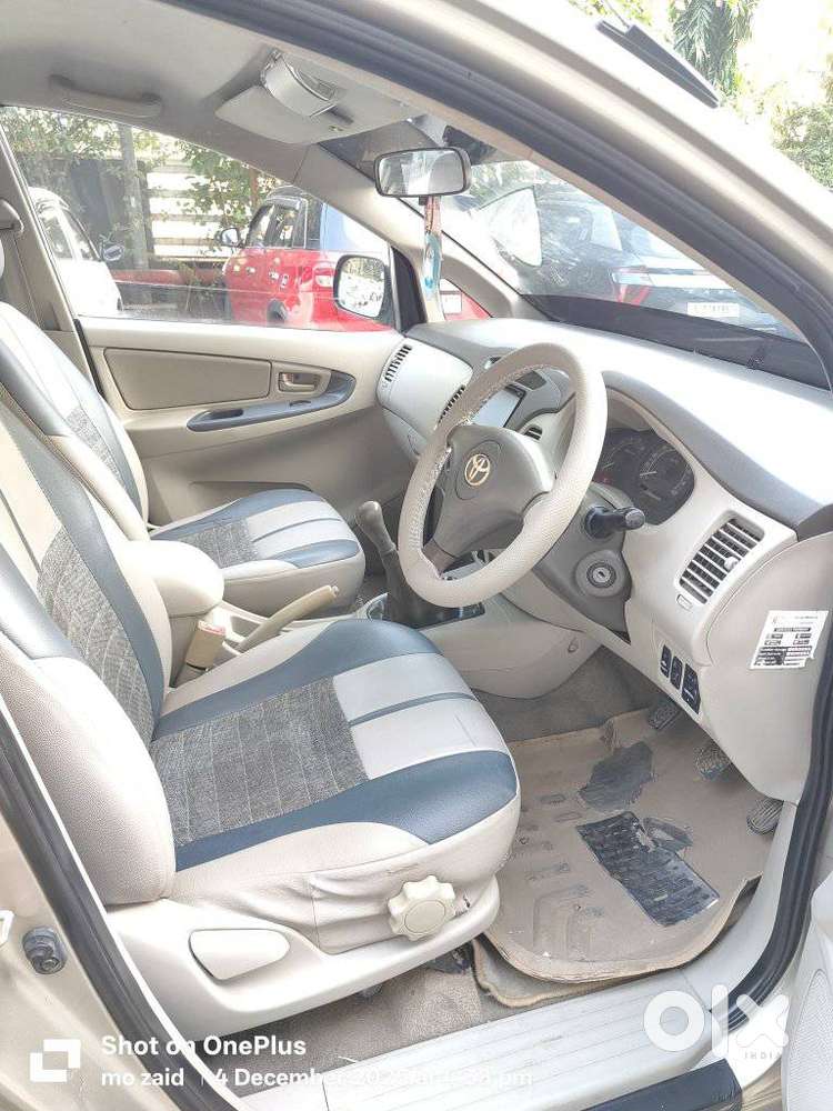 Toyota Innova 2.5 G (diesel) 8 Seater, 2011, Diesel