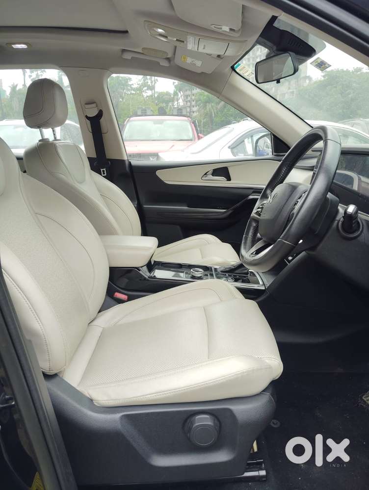 Mahindra Xuv700 2.2 Ax 7 Diesel At Luxury Pack Str Awd, 2022, Diesel