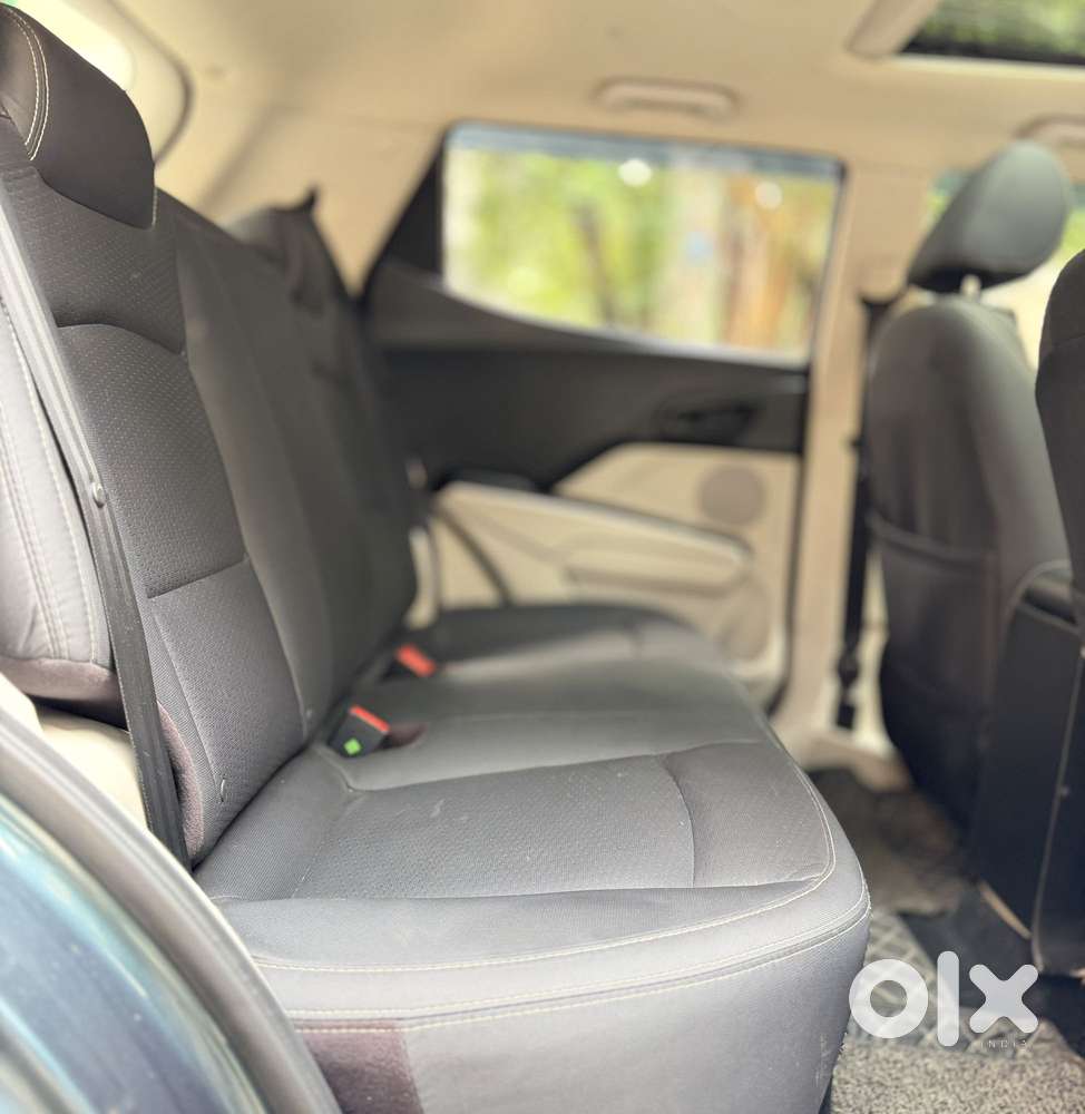 Mahindra Xuv300 1.2 W6 Amt Petrol, 2023, Petrol