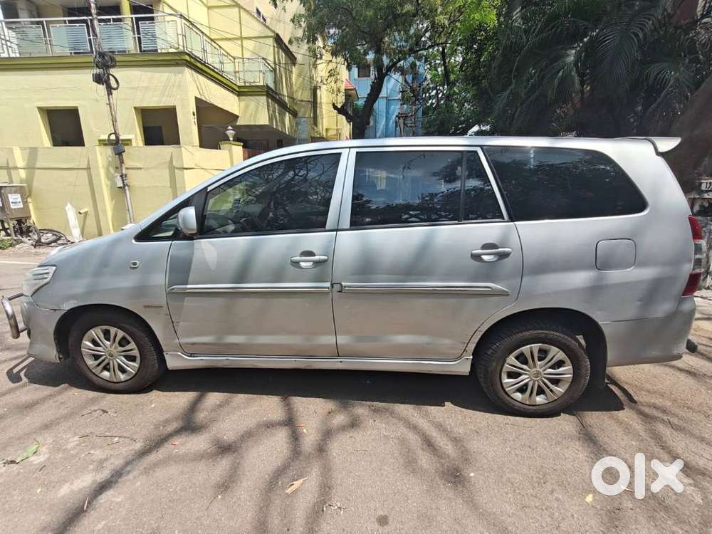 Innova 2.5g 8 Seater Bs-iv