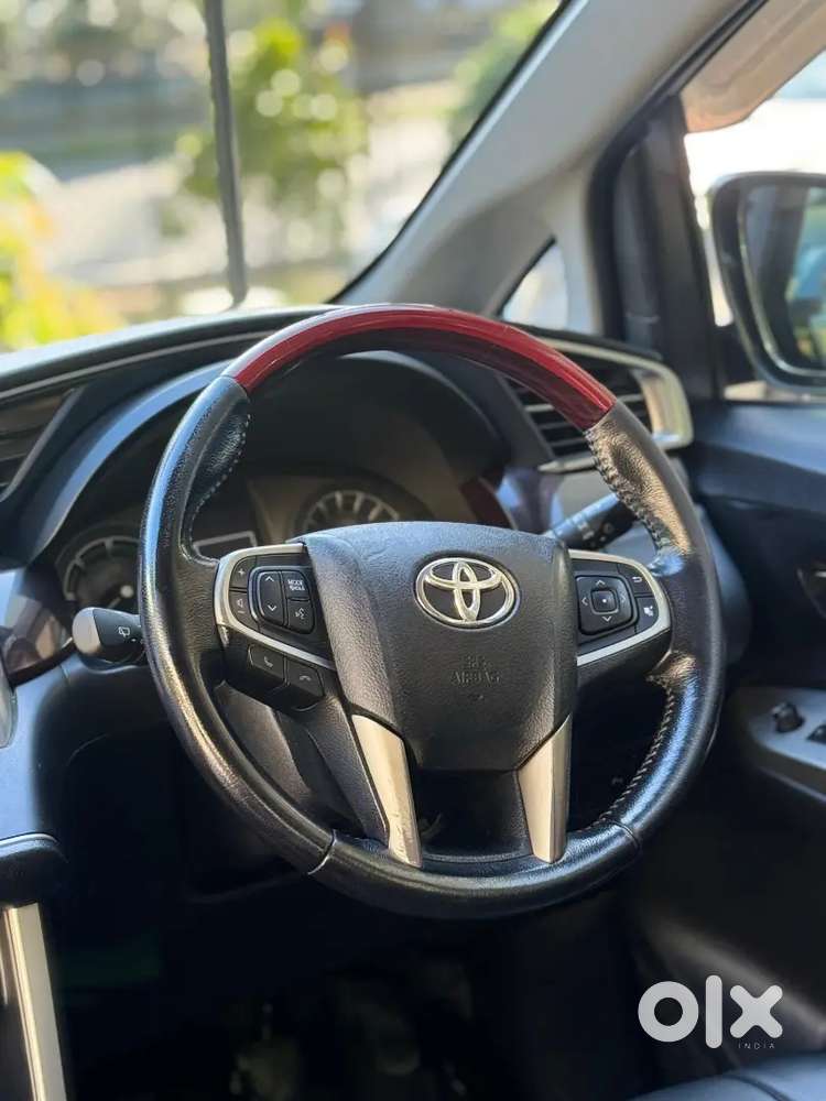 2018 Innova Crysta V