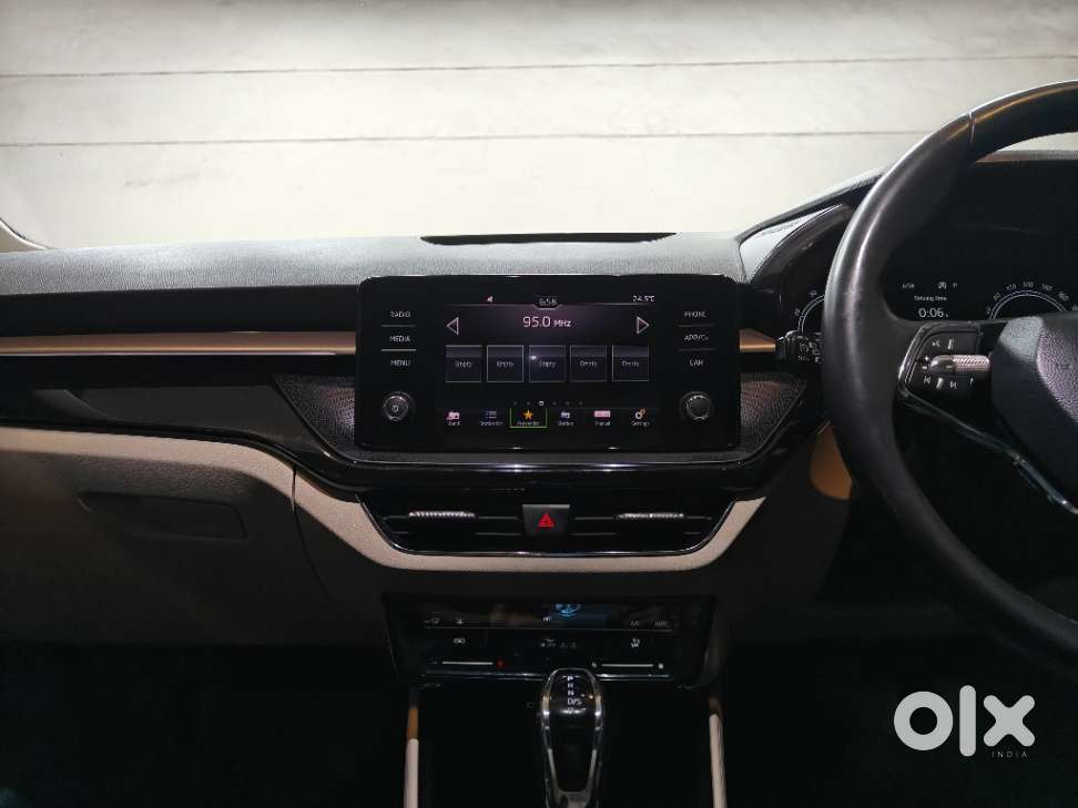 Skoda Slavia 1.0 Ambition Tsi At, 2023, Petrol