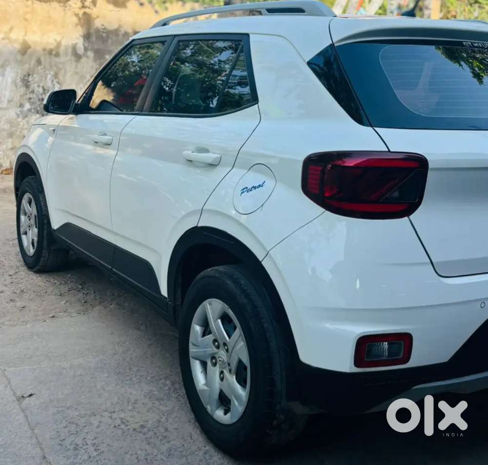 Hyundai Venue 2020 Petrol Well Maintained