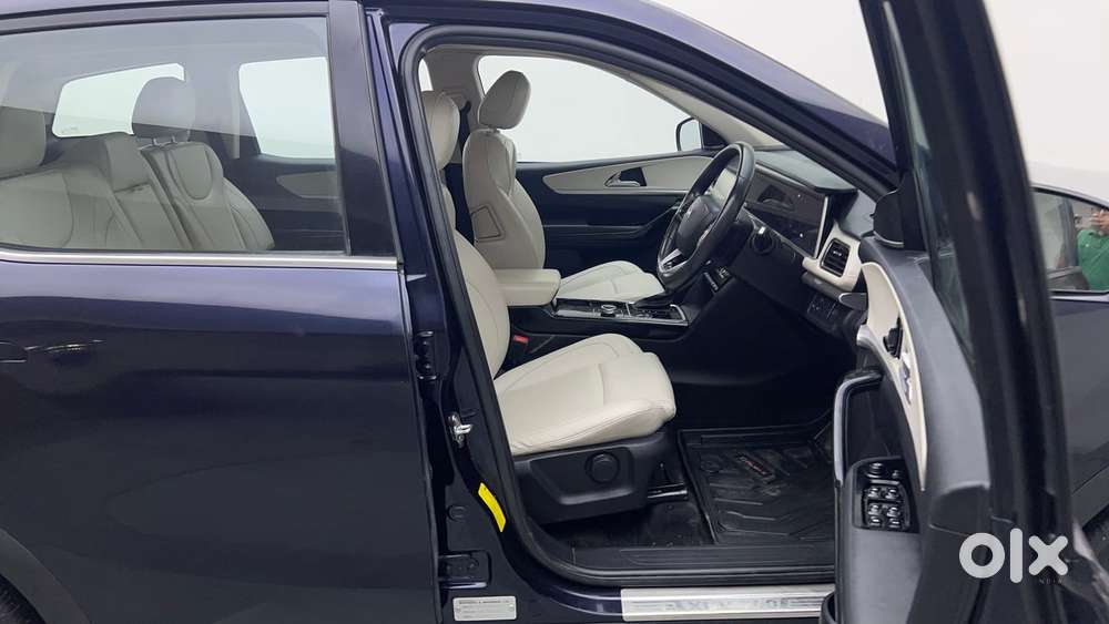 Mahindra Xuv700 2.0 Ax 7 Petrol At Luxury Pack Str, 2024, Petrol