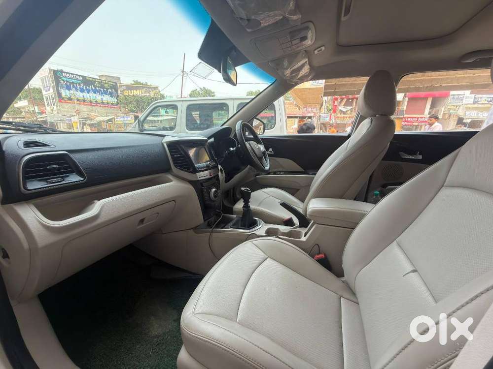 Xuv 300 W8 (o) , Petrol 2022 Model For Sale.