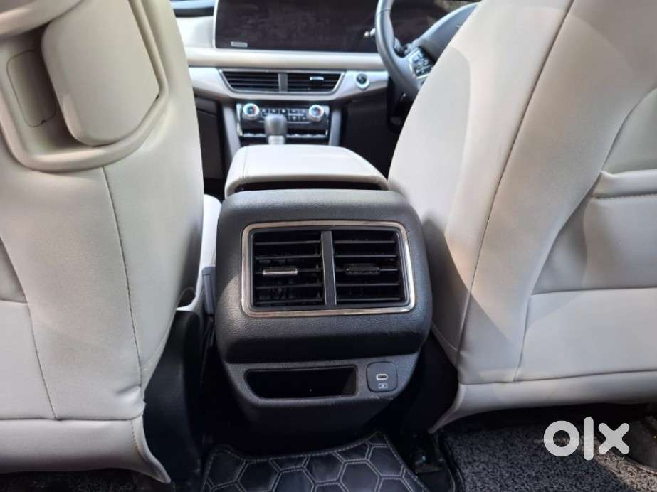 Mahindra Xuv700 Ax7 Luxury Pack Awd, 2025, Diesel