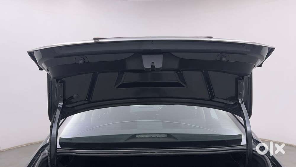 Skoda Slavia Ambition 1.0l Tsi At, 2023, Petrol