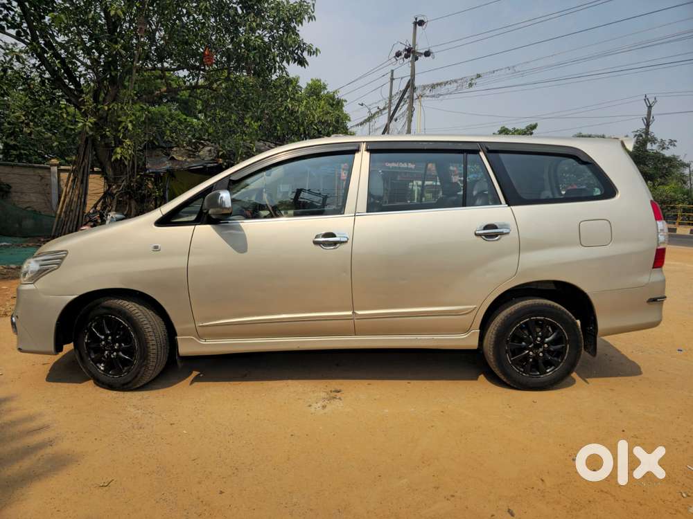 Toyota Innova 2.5 G (diesel) 8 Seater, 2015, Diesel