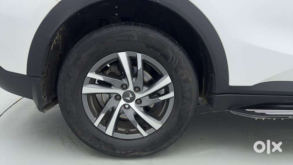 Mahindra Xuv700 2.2 Ax 5 Diesel At Str, 2023, Diesel