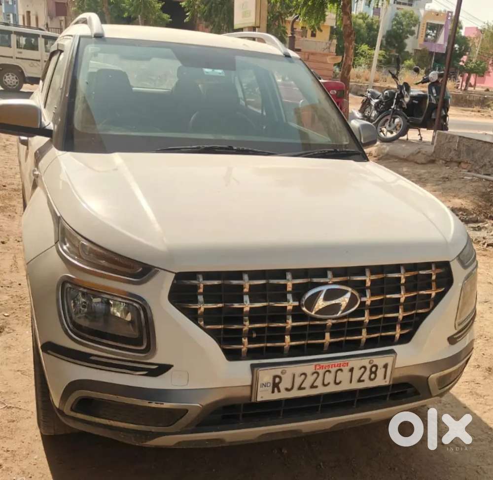 Hyundai Venue 2021 Petrol 100000 Km Driven