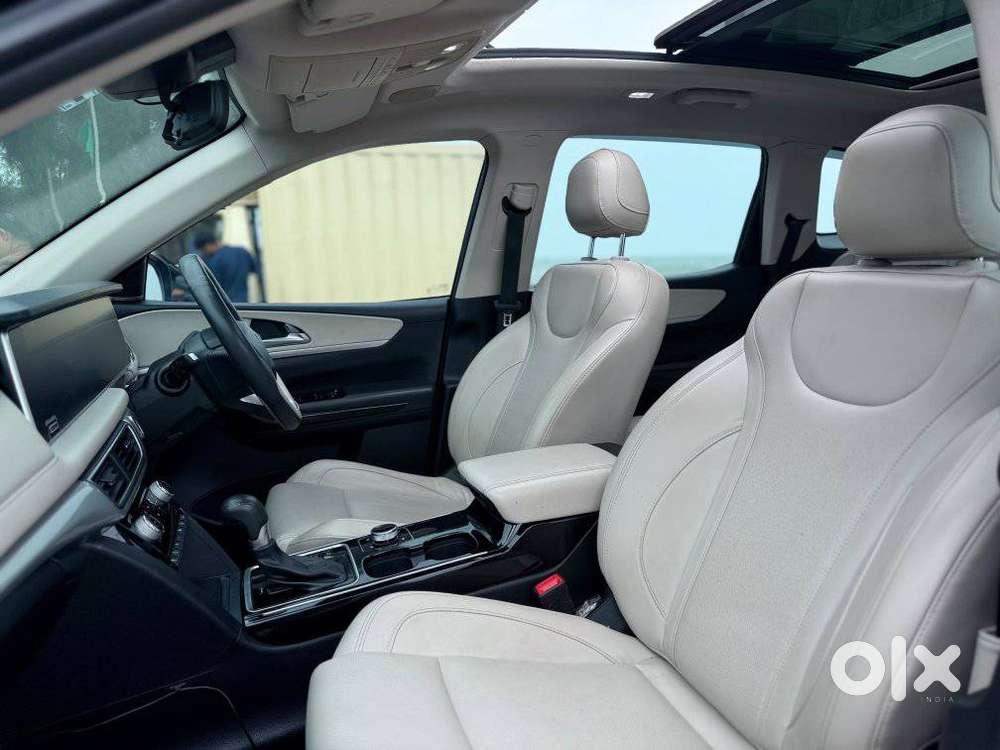 Mahindra Xuv700 2.2 Ax 7 Diesel At Luxury Pack Str Awd, 2022, Diesel