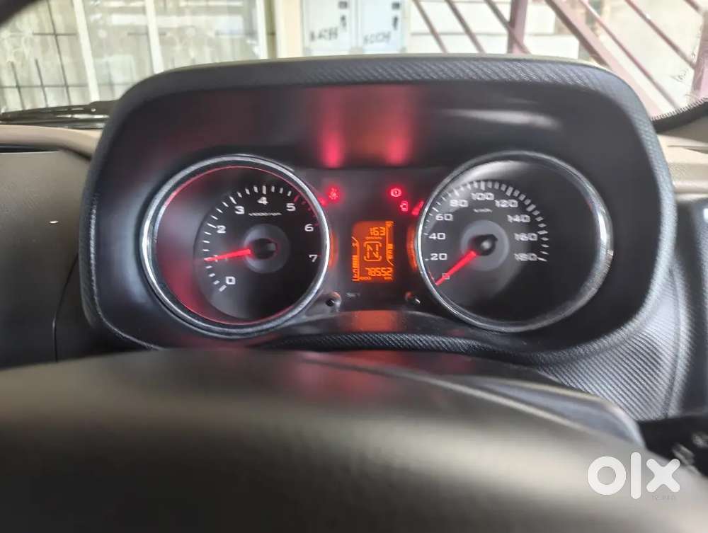 Mahindra Tuv 300 2016 T8