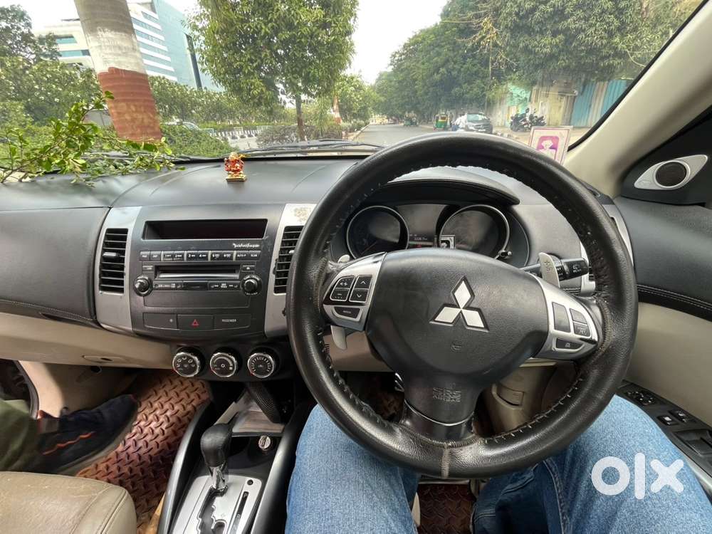 Outlander 4x4 Petrol 2.4l Cvt Luxury Vehicle