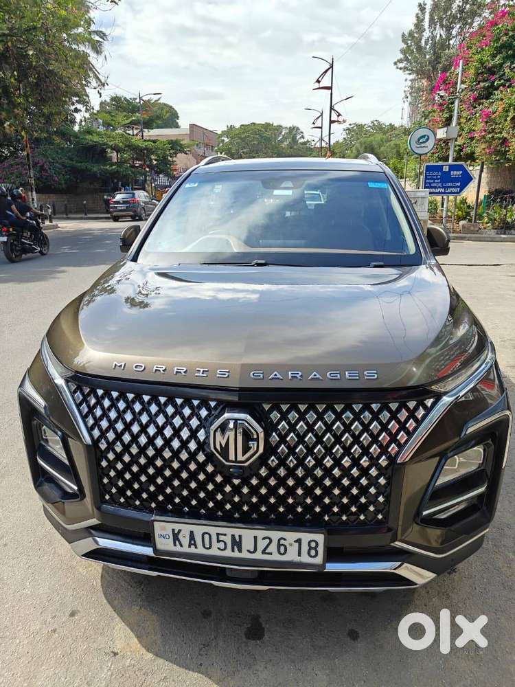 Mg Hector Plus Savvy Pro  Petrol Cvt Automatic  2023  Dune Brown 7