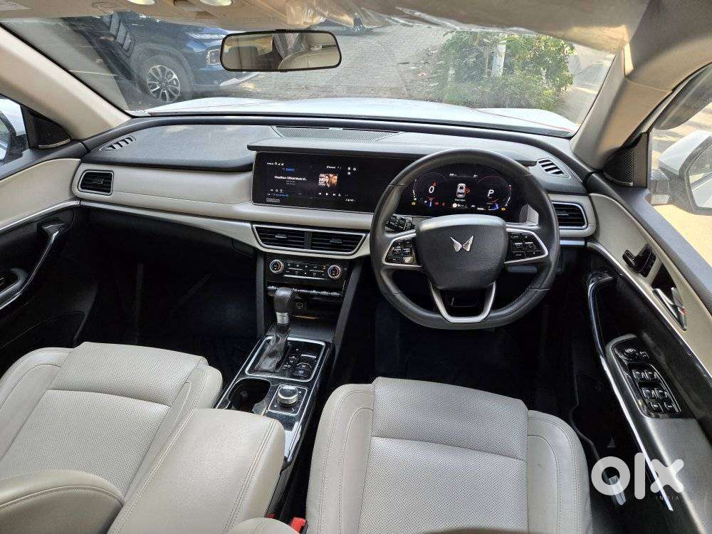 Mahindra Xuv700 2.2 Ax 7 Diesel At Luxury Pack Str, 2022, Diesel