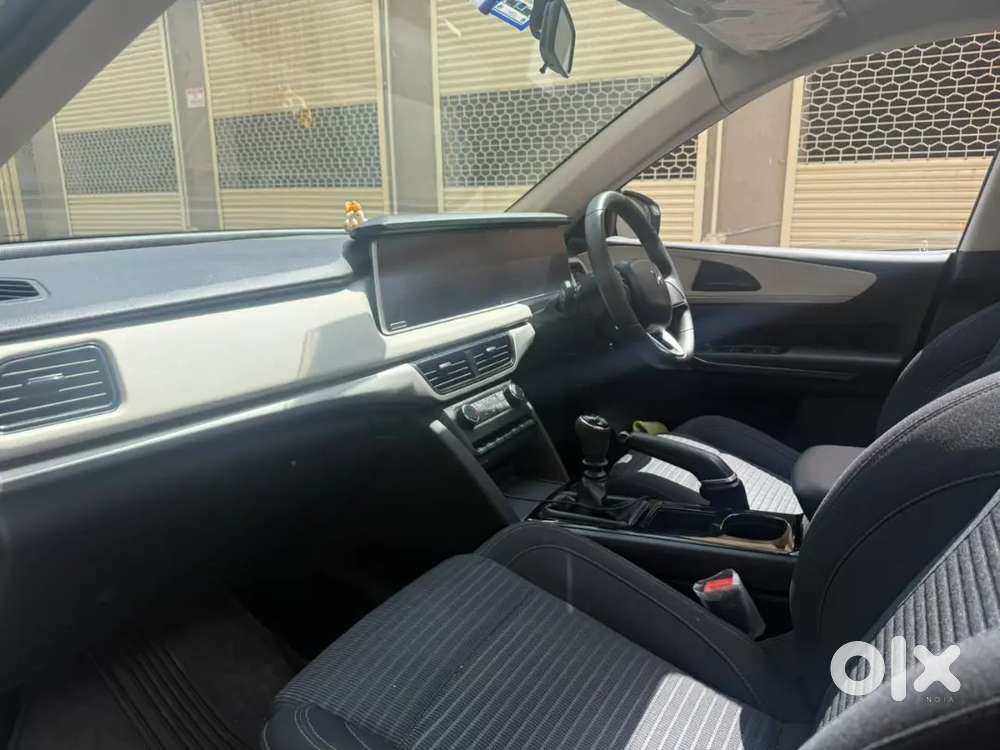 Mahindra Xuv700 Petrol Manual 2022 1st Owner