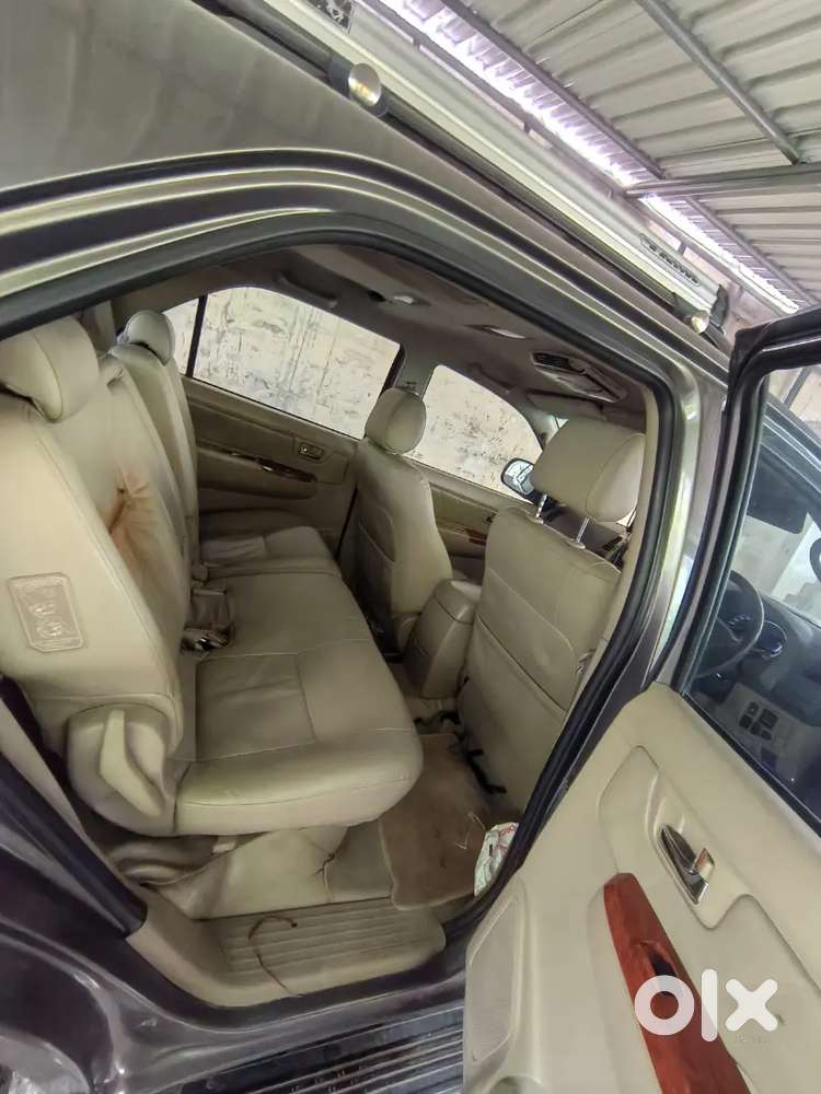 Toyota Fortuner 2011