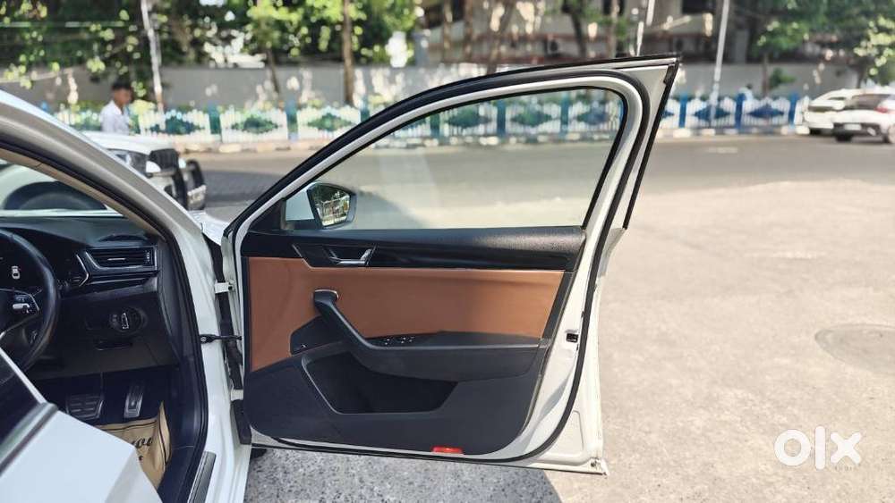 Skoda Superb 2.0 L&k Tsi At, 2022, Petrol