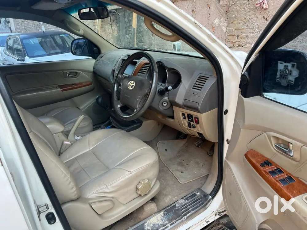 Toyota Fortuner 2012 Diesel 270625 Km Driven