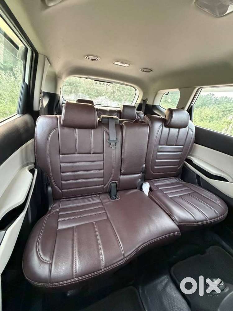 Kia Carens, 2023, Petrol