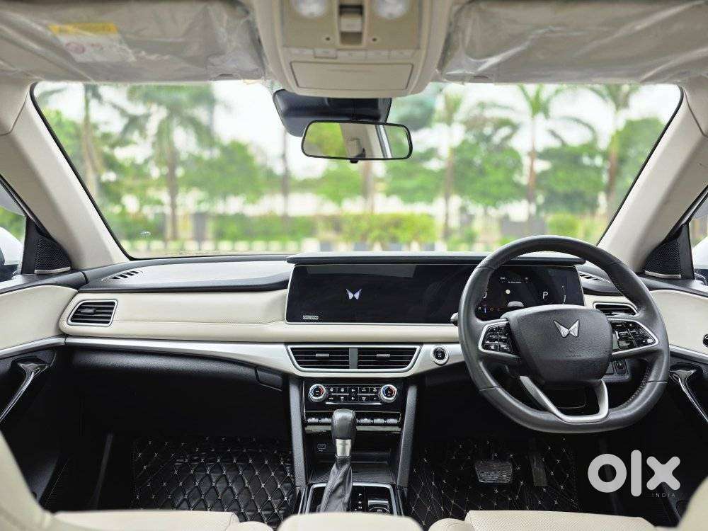 Mahindra Xuv700 2.2 Ax 7 Diesel At Luxury Pack Str, 2023, Diesel