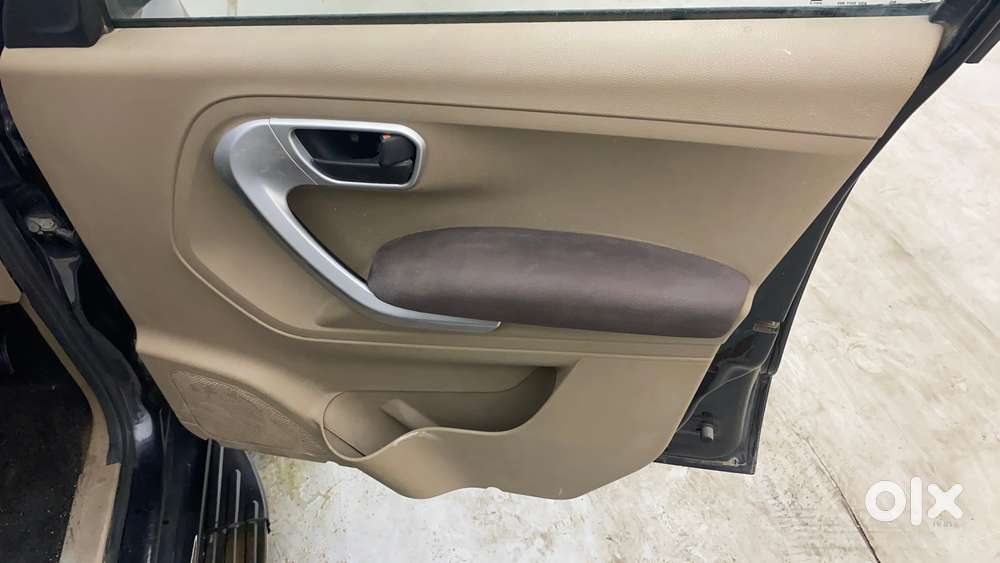 Mahindra Tuv 300 Mhawk100 T8, 2016, Diesel