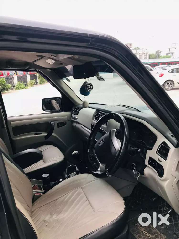 Mahindra Scorpio 2015