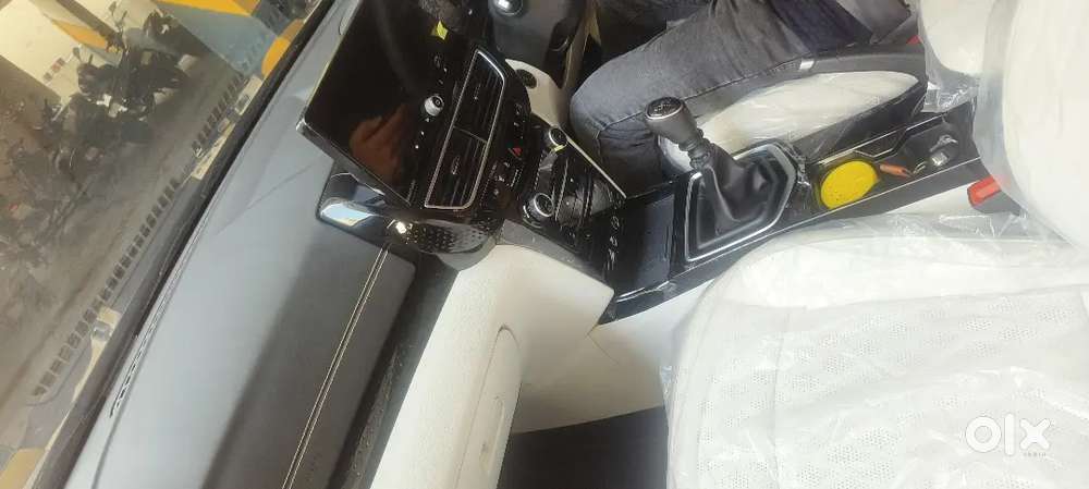 Mahindra Xuv 3xo Ax7 2024 November Petrol Well Maintained