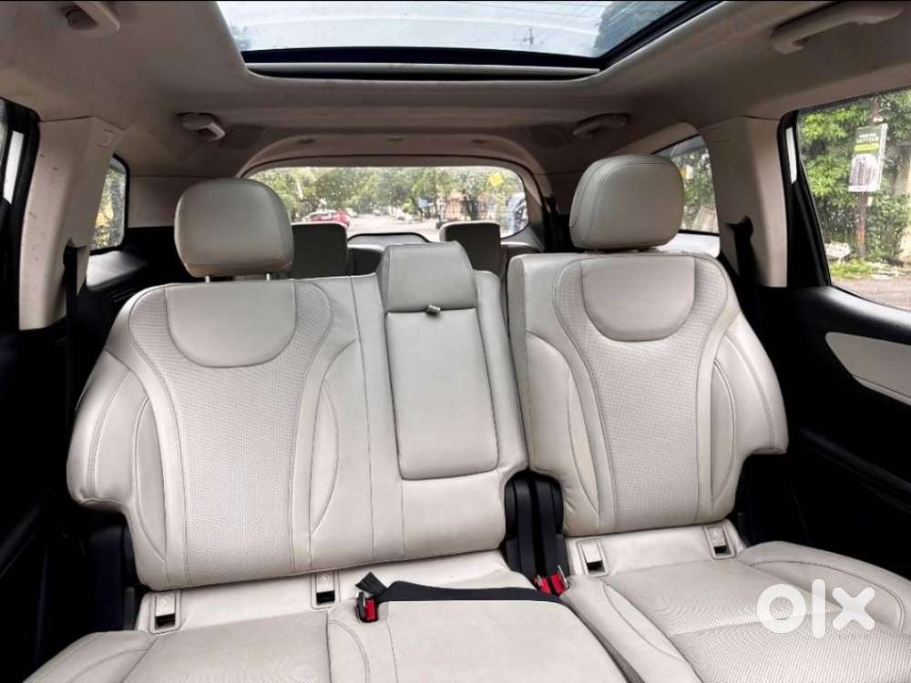 Mahindra Xuv700 2.2 Ax 7 Diesel Mt Str, 2025