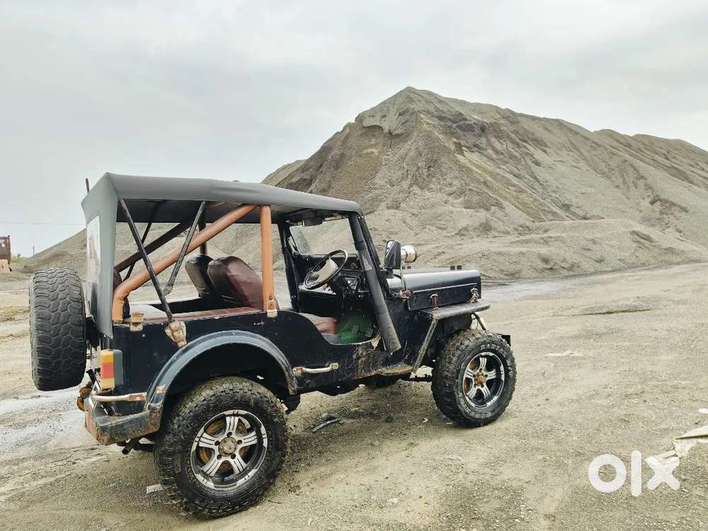 Overhead Mahindra Willys Jeep  500 1962