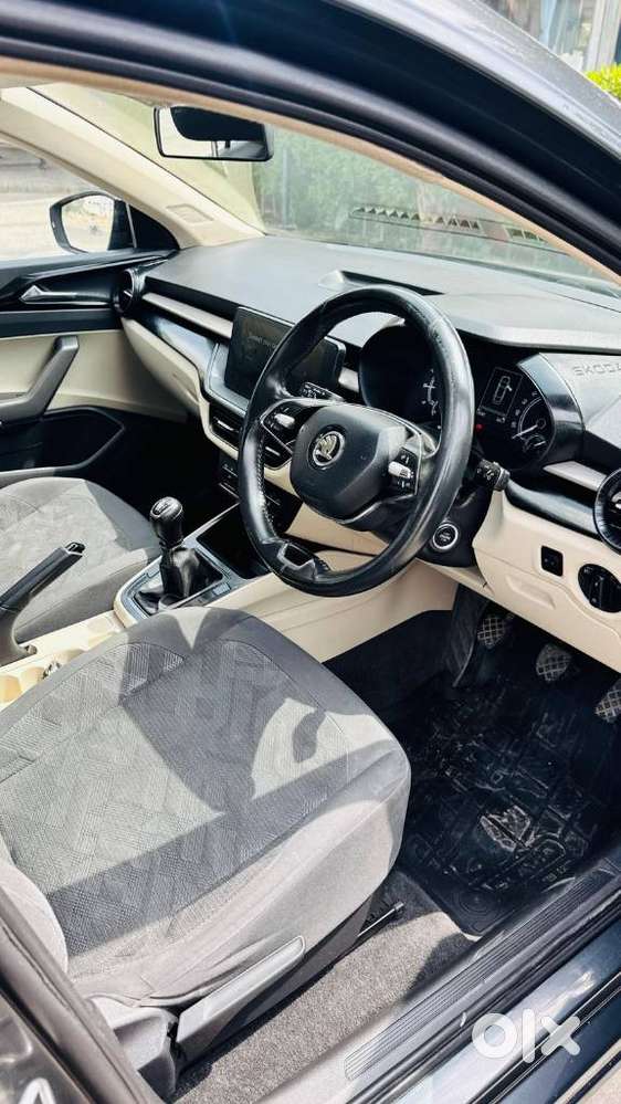 Skoda Slavia 1.0 Ambition Tsi, 2022, Petrol