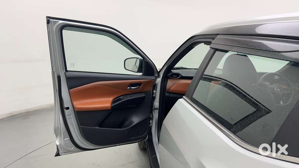 Nissan Magnite 1.0 Xv Premium Dual Tone, 2024, Petrol