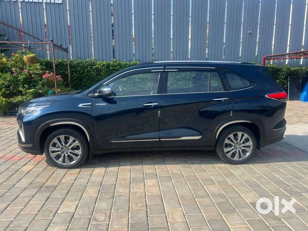 Toyota Innova Hycross 2.0 Zx (o) Hybrid 7 Str, 2023, Petrol