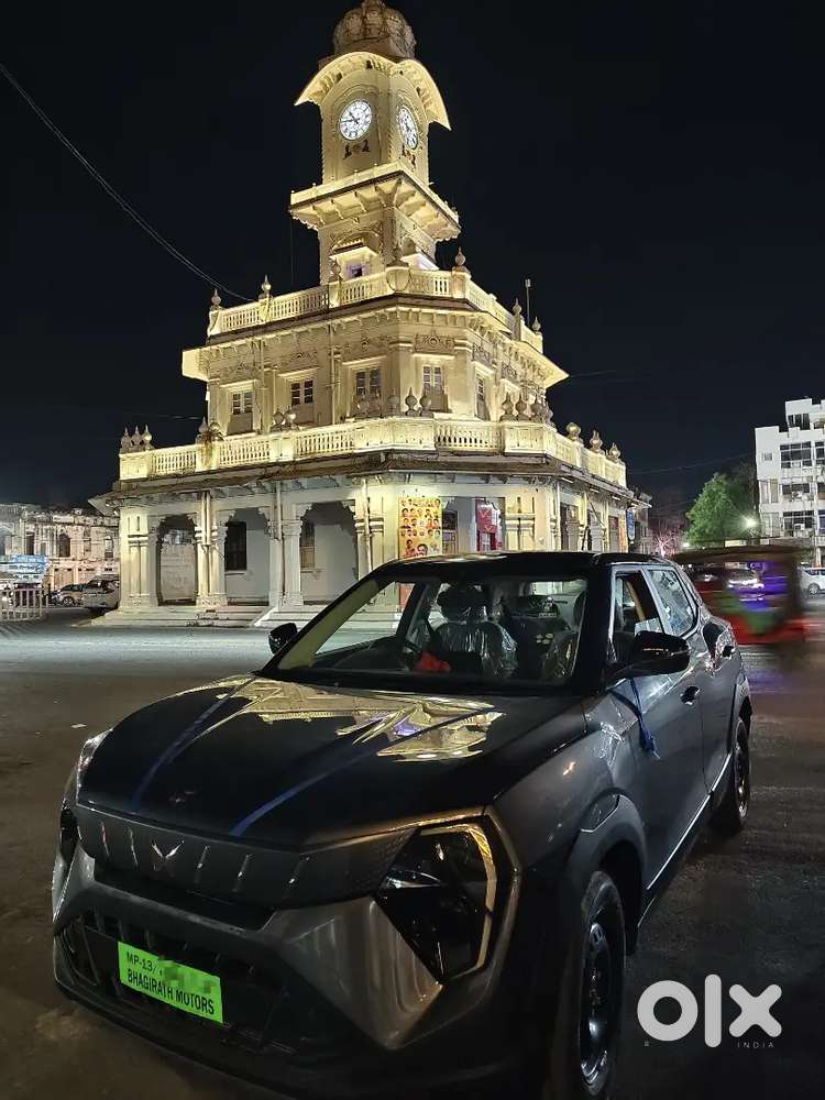 Showroom Condition Mahindra Xuv 3xo Revx M Petrol Manual 2026