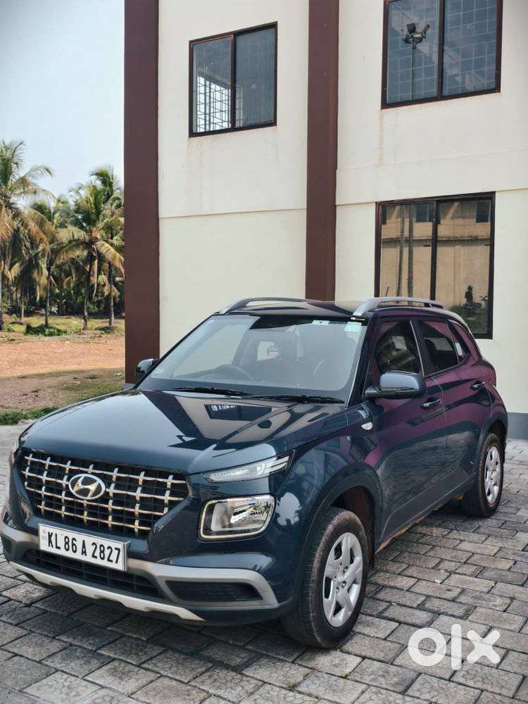 Hyundai Venue 1.2 S (o), 2022, Petrol