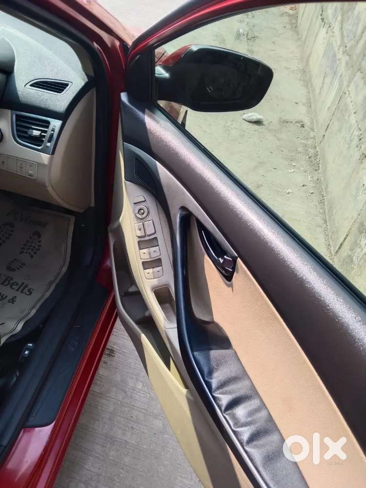 Hyundai Elantra 2014 Diesel 98000 Km Driven