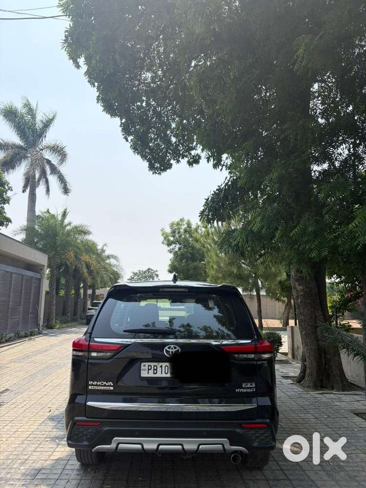 Toyota Innova Hycross 2.0 Zx (o) Hybrid 7 Str, 2025, Petrol