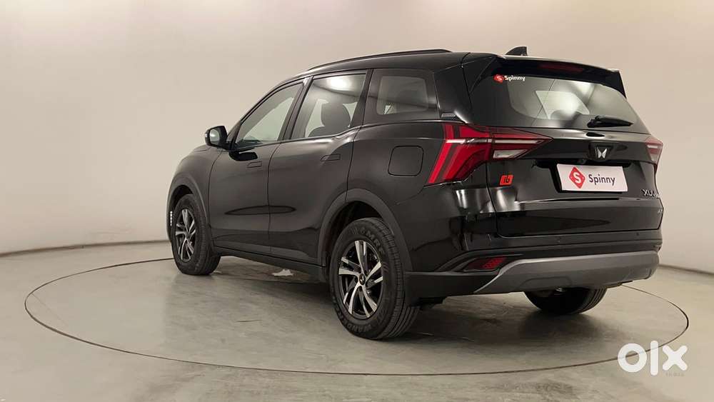 Mahindra Xuv700 2.0 Ax 5 Petrol Mt 7 Str, 2025, Petrol