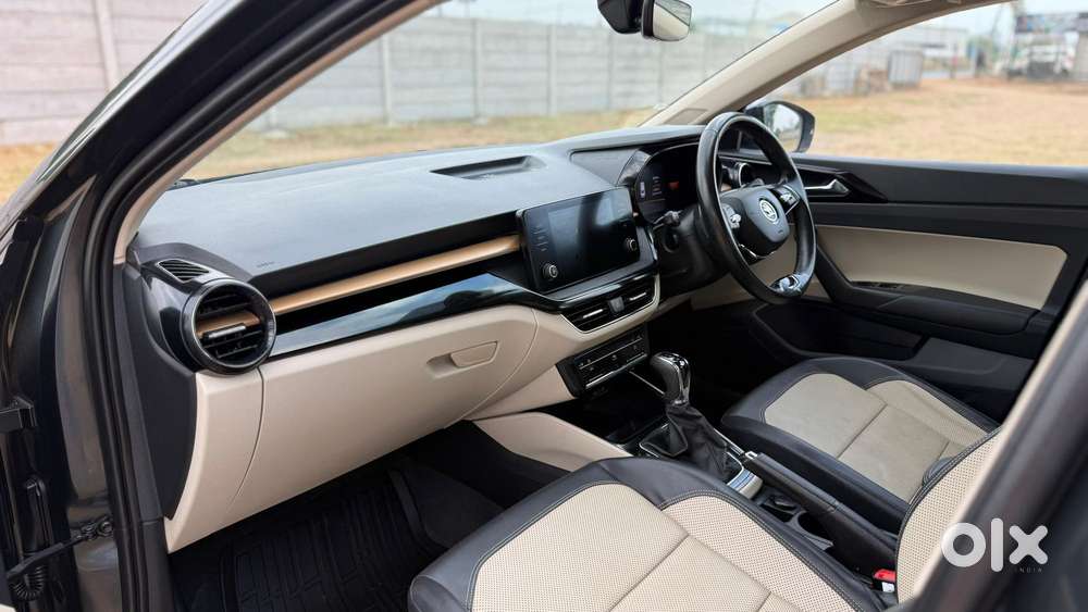 Skoda Slavia 1.0 Tsi Style At, 2023, Petrol