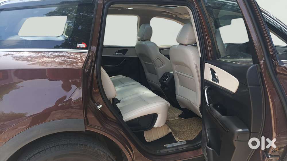 Mahindra Xuv700 2.0 Ax 7 Petrol At Luxury Pack Str, 2025, Petrol