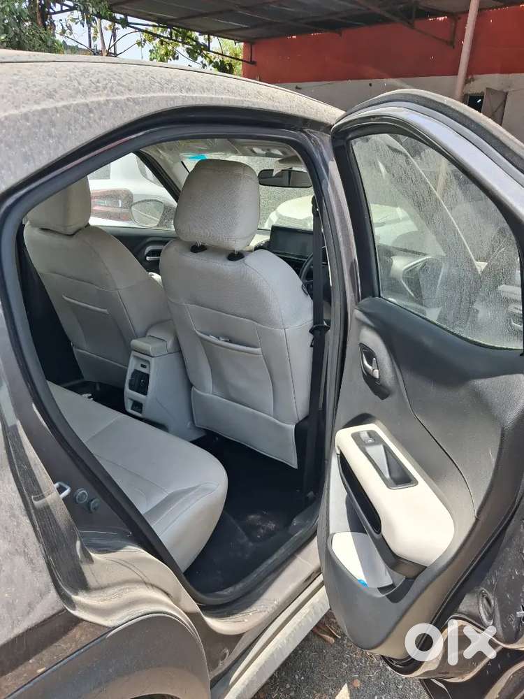 मुझे अपनी कंपनी के डेमो व्हीकल बेचने हैं।