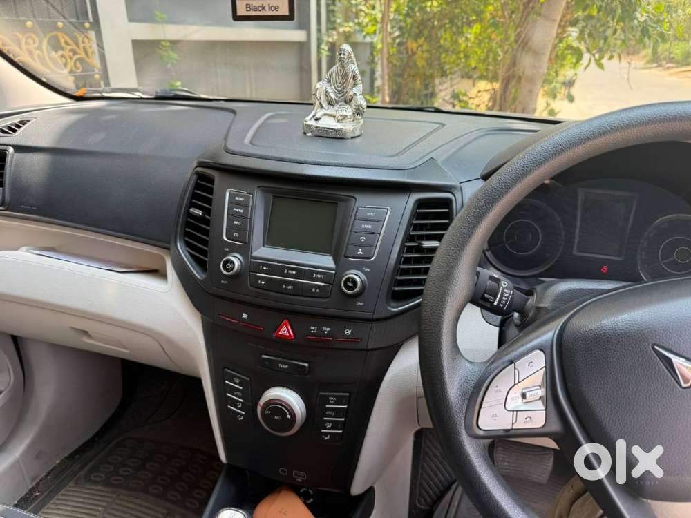 Mahindra Xuv300 2024 Petrol Well Maintained
