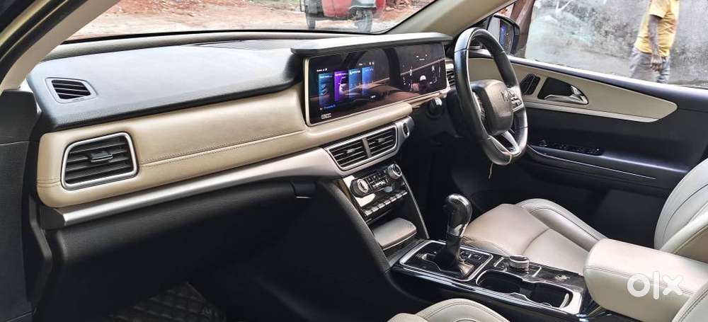 Mahindra Xuv700 2.0 Ax 7 Petrol At Luxury Pack Str, 2022