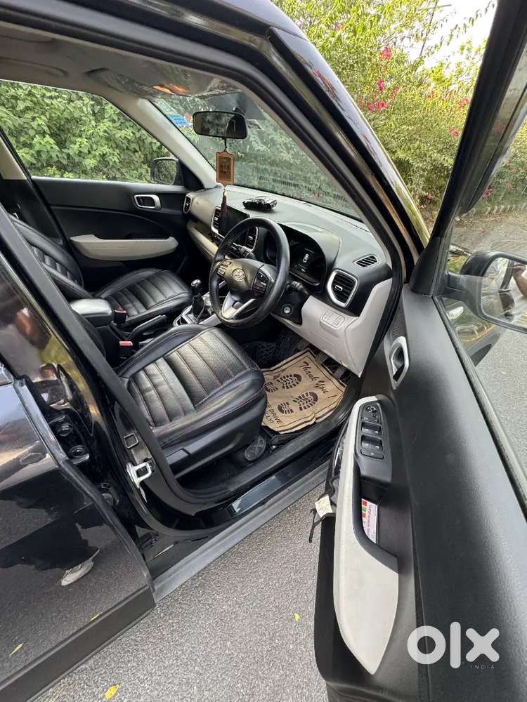 Hyundai Venue 2025 Petrol Well Maintained