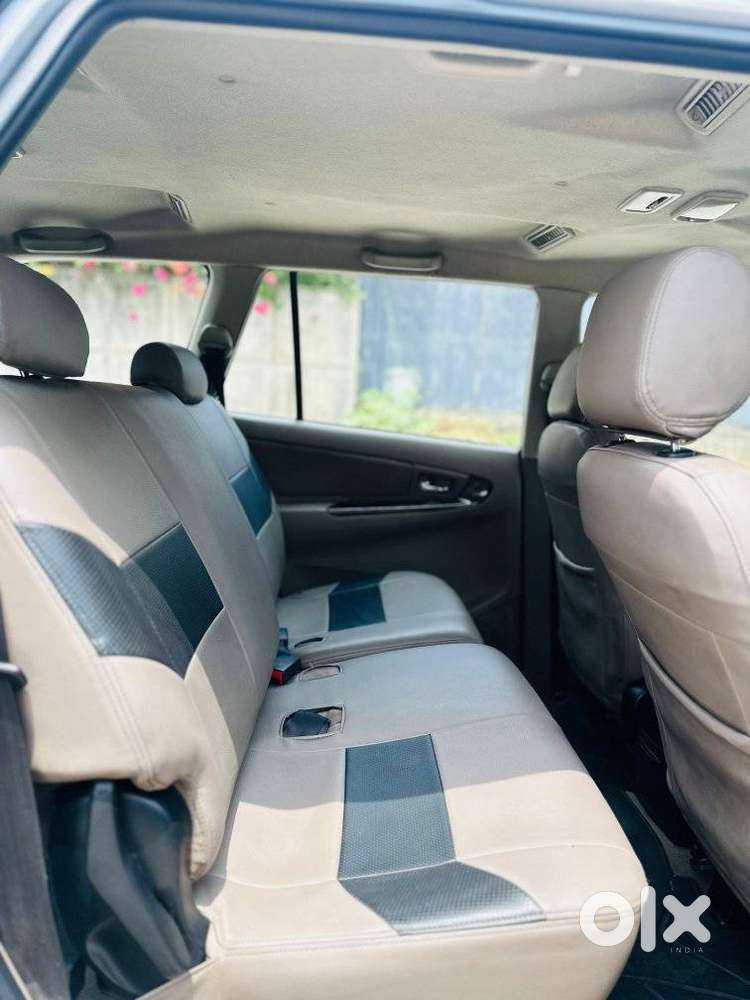 Toyota Innova [ ] 2.5 V Diesel 7 Str, 2015, Diesel